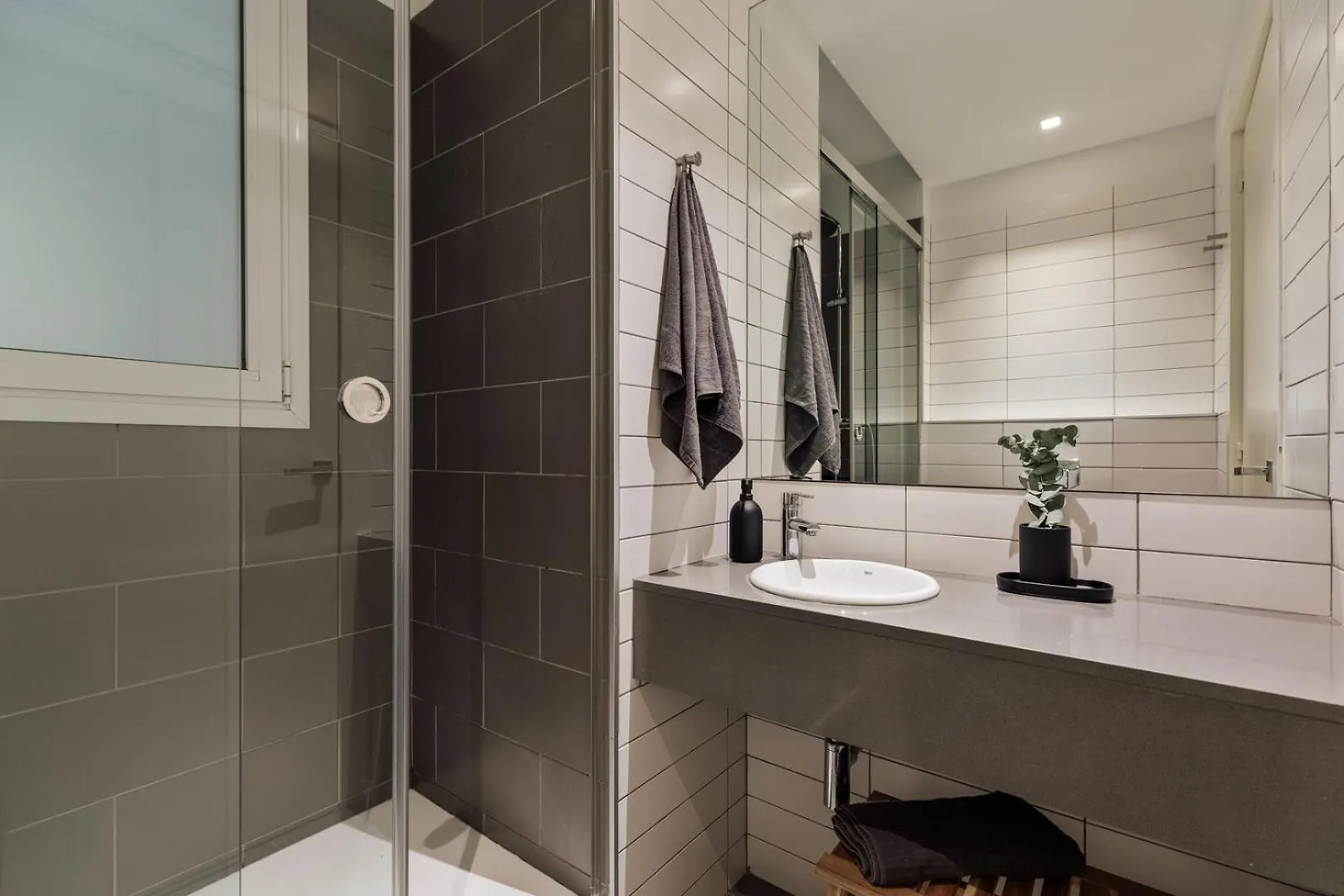 Levia - 3 Bedrooms And Balcony In Eixample Esquerra Barselona Daire
